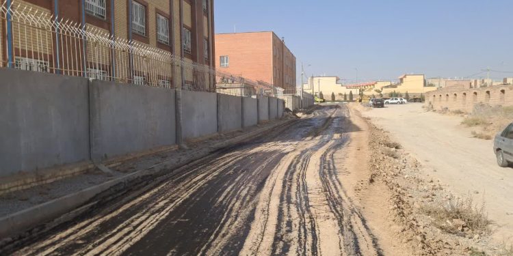 آغاز عملیات آسفالت مدارس علی پیوندی‌زاده و نیره کاظم‌زاده محله مهرگان