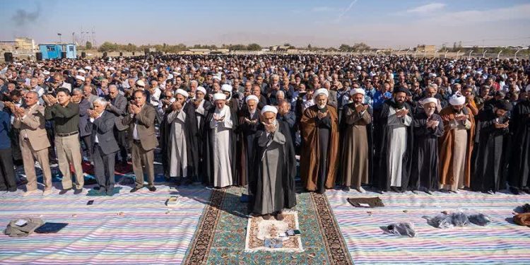 اقامه نماز باران با حضور گسترده نمازگزاران در محله رسالت مشهد