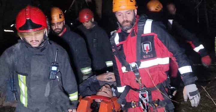 نجات مرد ۶۰ ساله از سقوط به چاه ۶ متری در مشهد