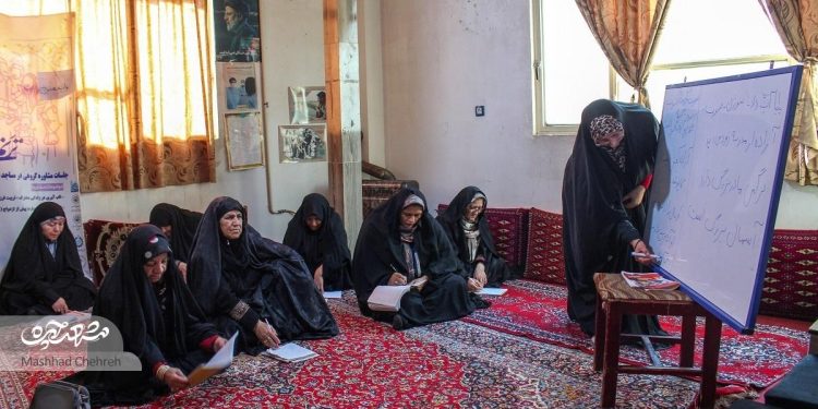 فاطمه‌سیما باقری؛ معلمی که سواد را با نقاشی و نماد به بانوان هدیه داد