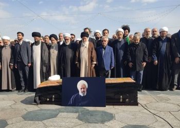 پیکر آیت‌الله محمدهادی عبدخدایی در جوار حرم رضوی به خاک سپرده شد